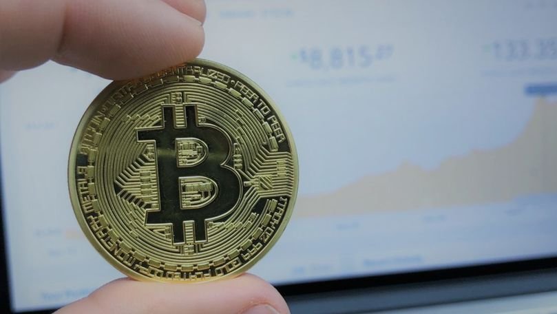 Celebra monedă virtuală Bitcoin a scăzut la un nivel record