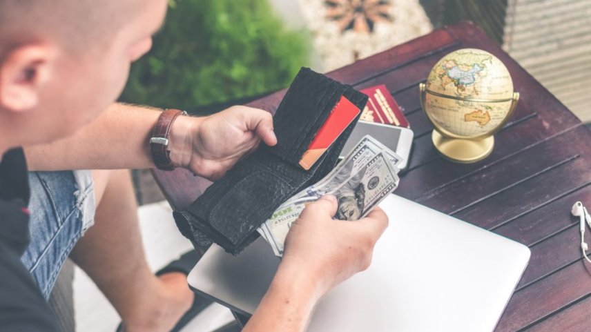 4 moduri prin care îți pierzi banii fără să realizezi