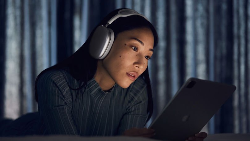 Apple a lansat căștile AirPods Max: Mai scumpe decât anumite iPhone-uri