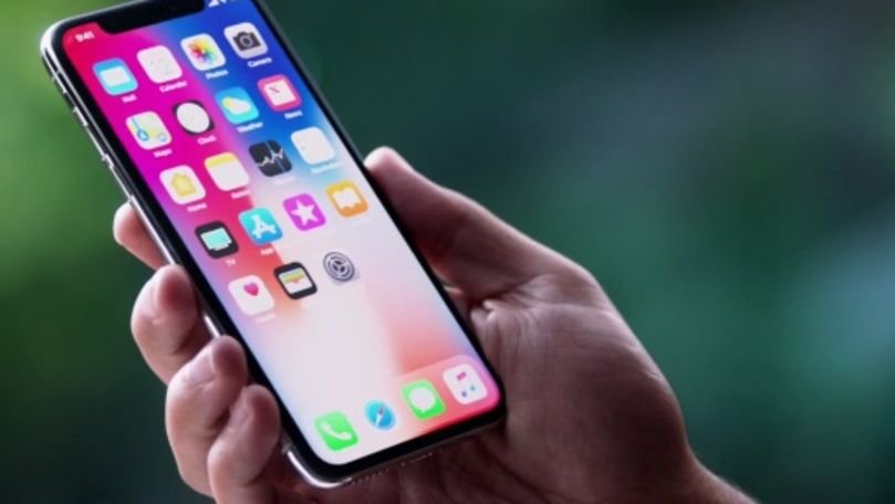 Apple confirmă o defecţiune la telefoanele iPhone X care poate lăsa nefuncţională interfaţa touch