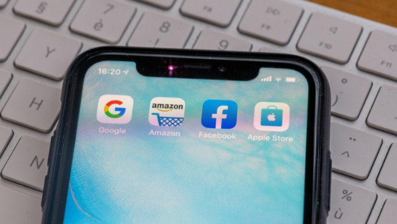 Apple duce război cu Google și Facebook: App Store este un loc sigur