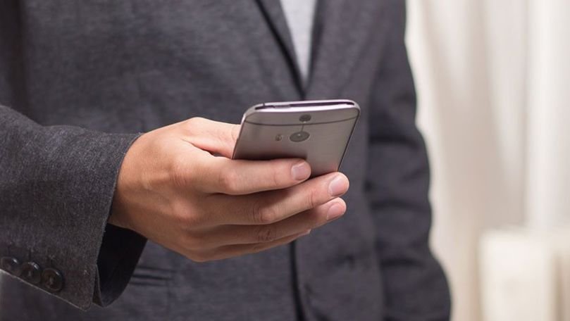 Cât de periculos e tastatul pe telefon pentru sănătatea mâinilor tale