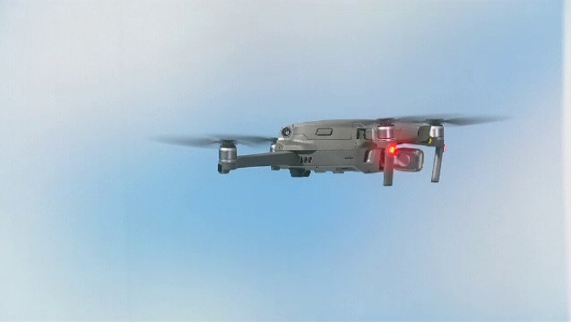 Cea mai performantă dronă are 8 camere pentru poziţionare