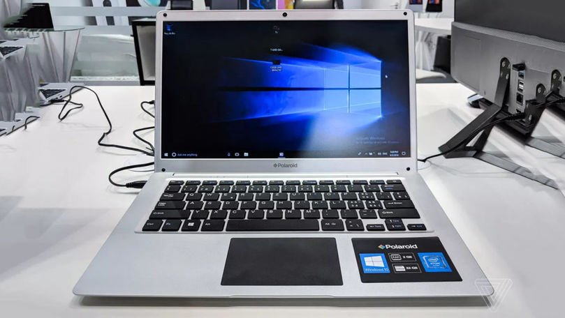 Cel mai „trist” gadget cu sigla Polaroid e un laptop