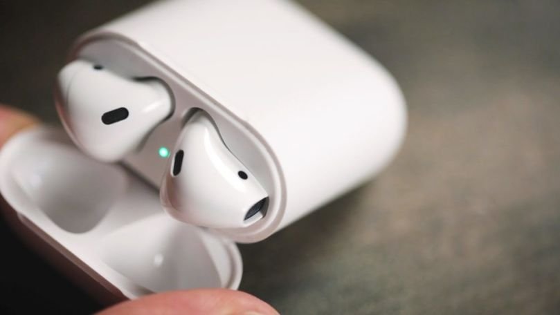 Cum încearcă Apple să te facă să uiți de căștile cu fir pe iPhone