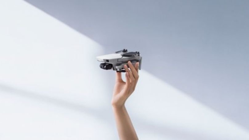 Dronă de buzunar. Cum arată drona mai mică decât un iPhone