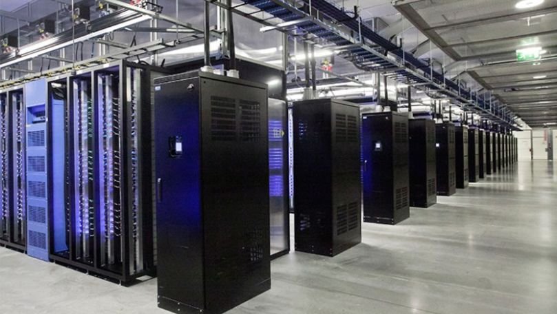 Folosește Facebook microfonul telefonului pentru a asculta tot ce faci?