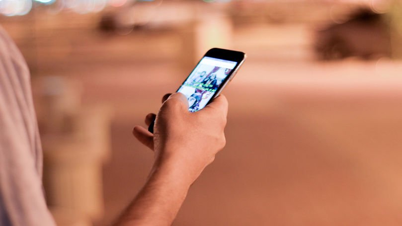 Folosirea excesivă a telefonului elimină comunicarea directă cu familia