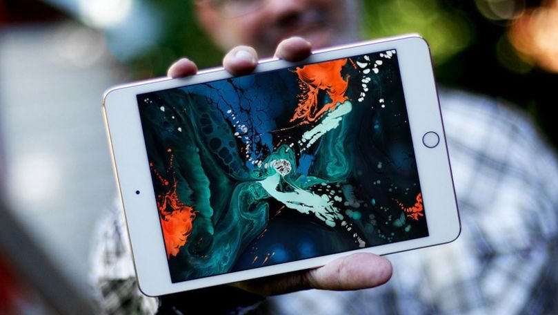 iPad mini 2019, supus testului de rezistență. Cât de tare se îndoaie