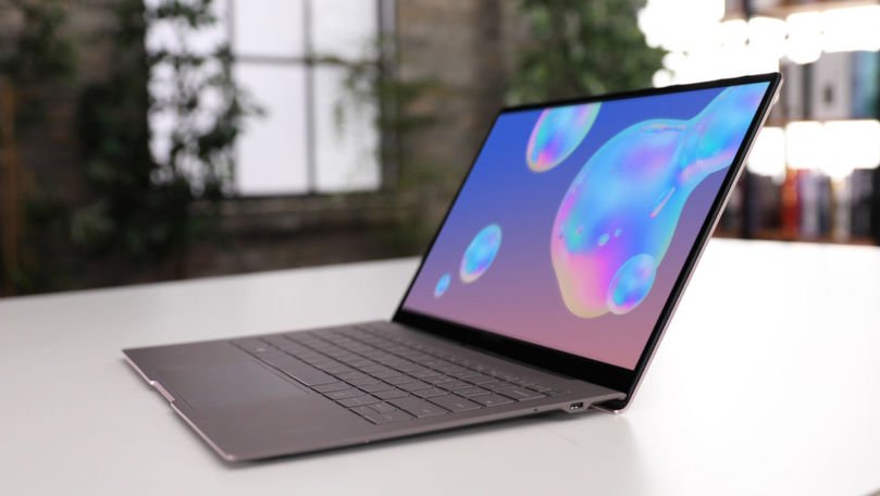 Laptopurile Samsung care te scapă de grija încărcătorului pentru telefon