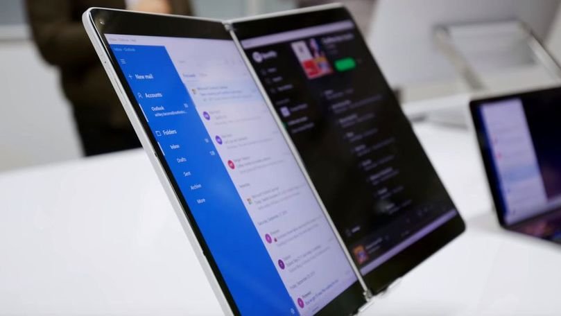 Microsoft a prezentat un smartphone pliabil, care rulează Android