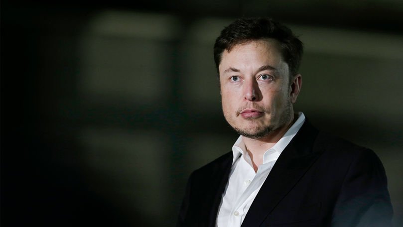 Musk a prezentat nava spațială care va duce oameni pe Marte și înapoi