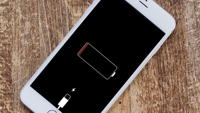 O femeie a primit amendă pentru că a rămas fără baterie la telefon