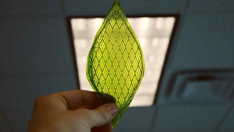 O frunză artificială aspiră dioxid de carbon și produce combustibil