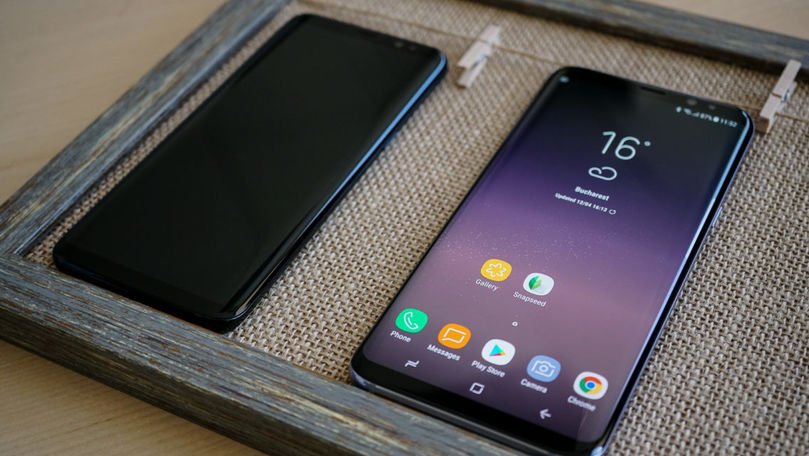 O mașină a ars în întregime din cauza unui telefon Samsung