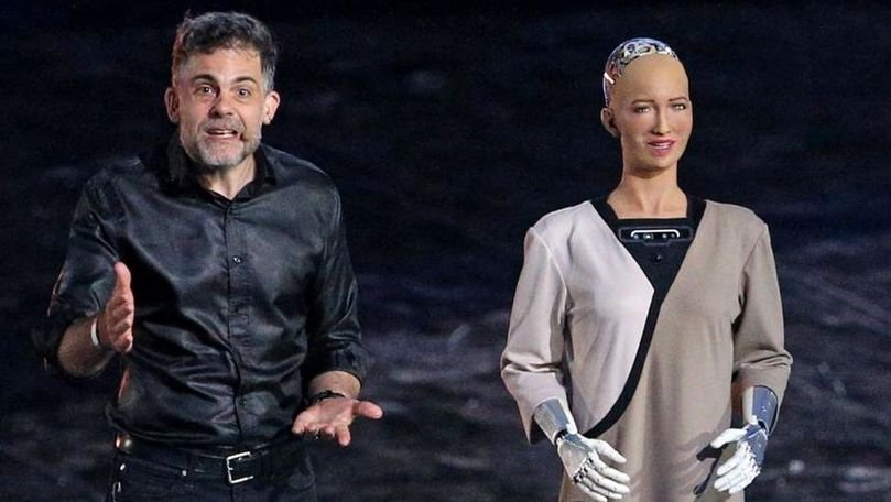 Primul tablou realizat de robotul Sophia a fost vândut la o licitație