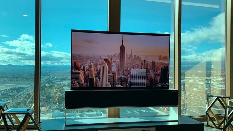 Primul televizor cu ecran rulabil, lansat de LG: Va costa 85.000 dolari