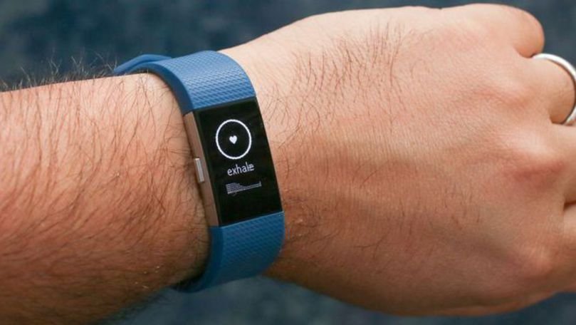 Probleme pentru americanii de la Fitbit: Mai mulţi utilizatori spun că au fost electrocutaţi
