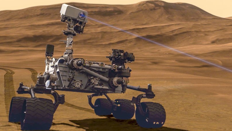 Roverul Curiosity a găsit pe Marte un obiect auriu extrem de strălucitor