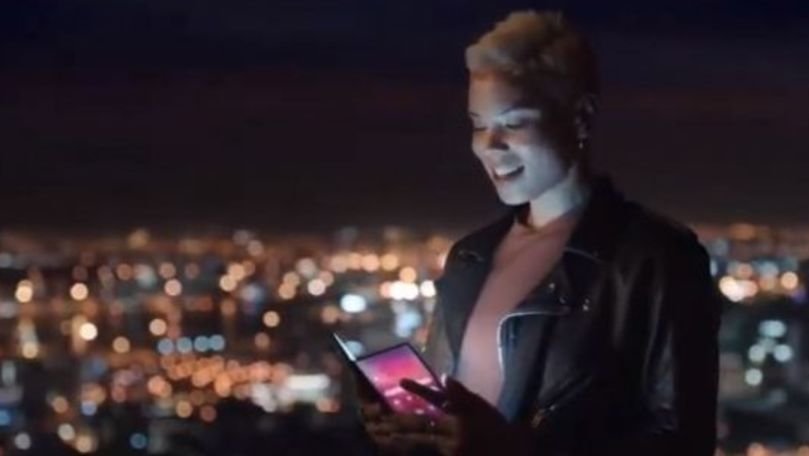 Samsung arată un filmuleț cu primul său smartphone pliabil