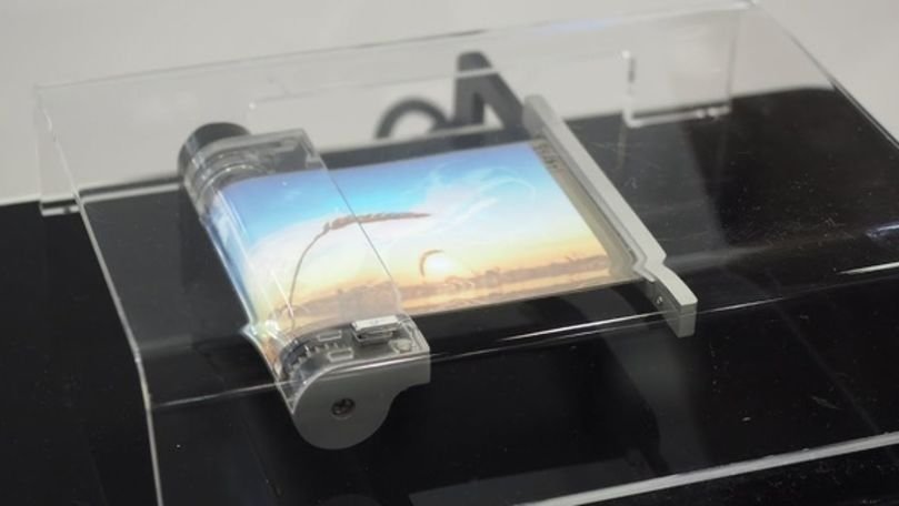 Sony pregăteşte un telefon cu ecran rulabil. Când va fi prezentat