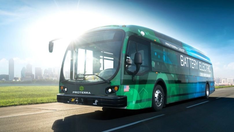 Țara care vrea pe străzi un autobuz electric care se conduce singur