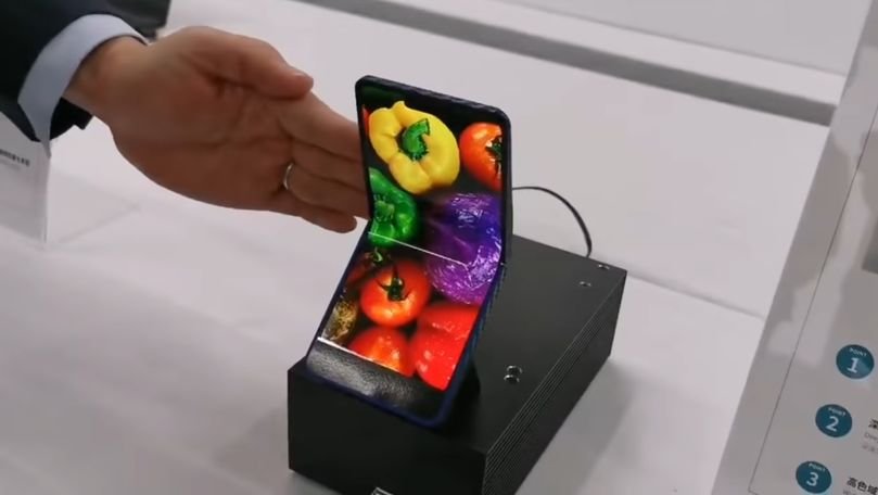 Telefonul pliabil de la Sharp, mai interesant decât Mate X sau Galaxy Fold