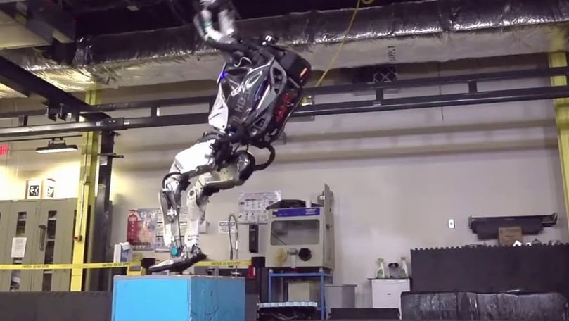 Ultimele imagini cu robotul umanoid al celor de la Boston Dynamics te vor speria