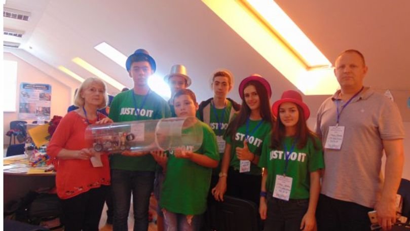 Un grup de elevi din Rezina au inventat un robot care depistează furturile de apă