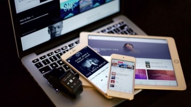 Un laptop periculos de la Apple va fi interzis la bordul avioanelor