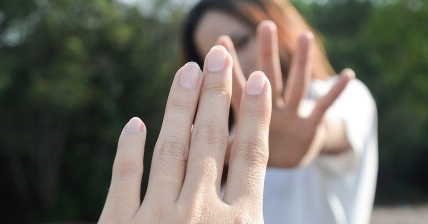 4 tipuri de comportamente care resping oamenii
