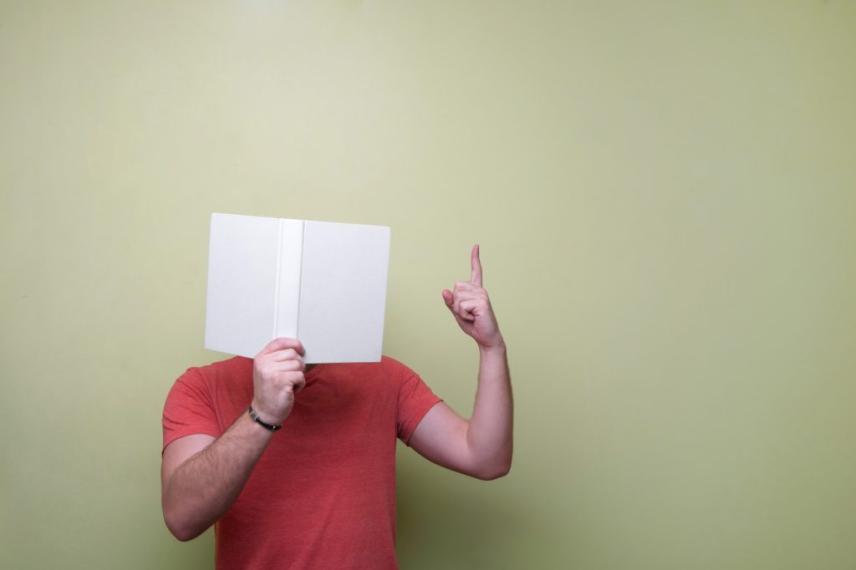 5 metode care te vor ajuta să scapi de un interlocutor prea curios