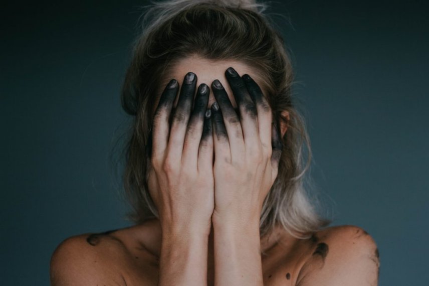 7 obiceiuri ale persoanelor care suferă de depresie ascunsă