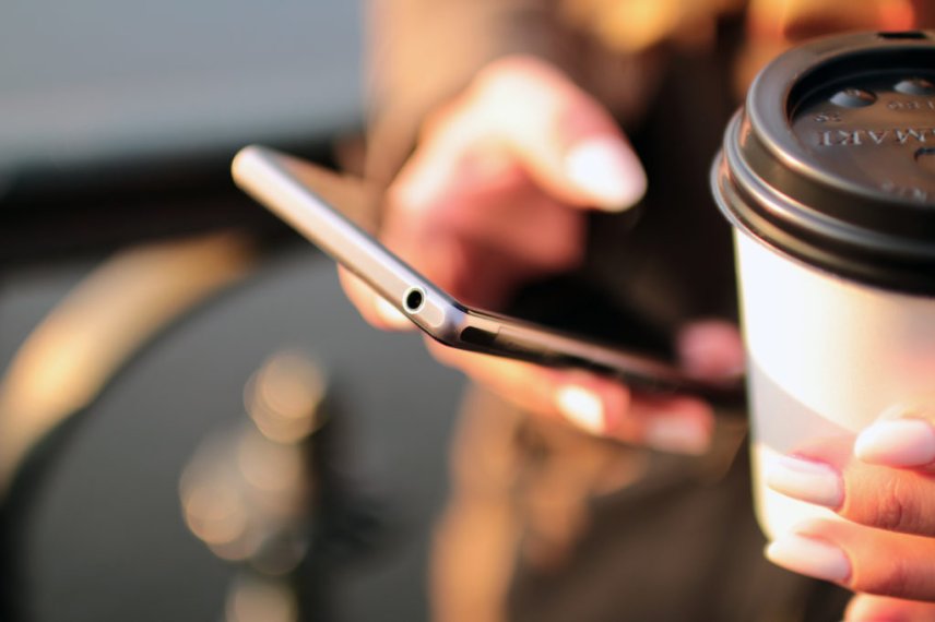 Șterge câteva aplicații din smartphone pentru a învinge stresul