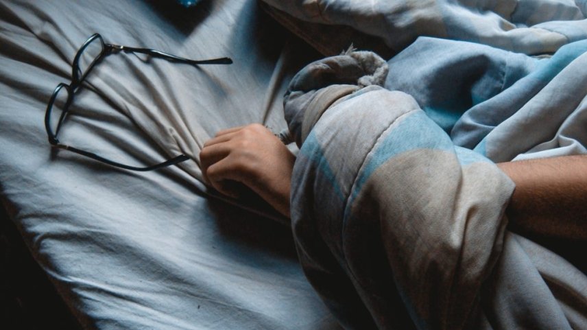 Suferi de insomnie? Află cum să adormi într-un minut