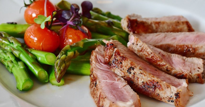 Există vreo diferență între proteinele de origine animală și cele vegetale?
