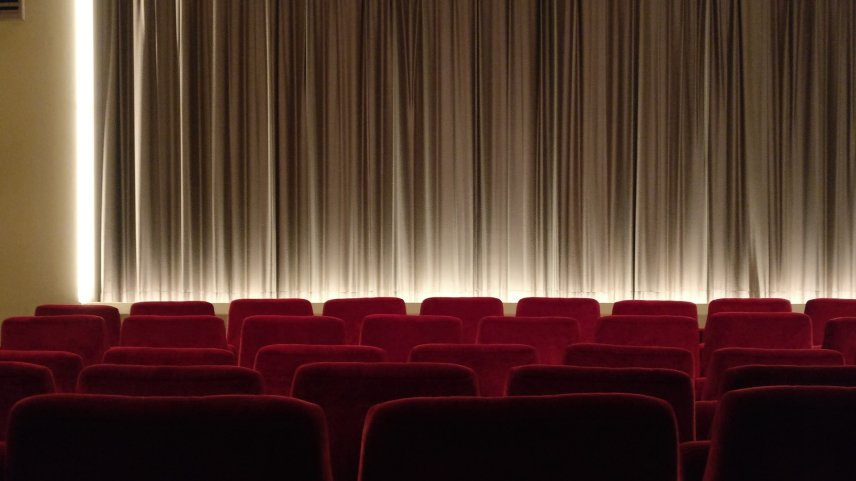 10 filme și seriale perfecte pentru învățarea limbii engleze