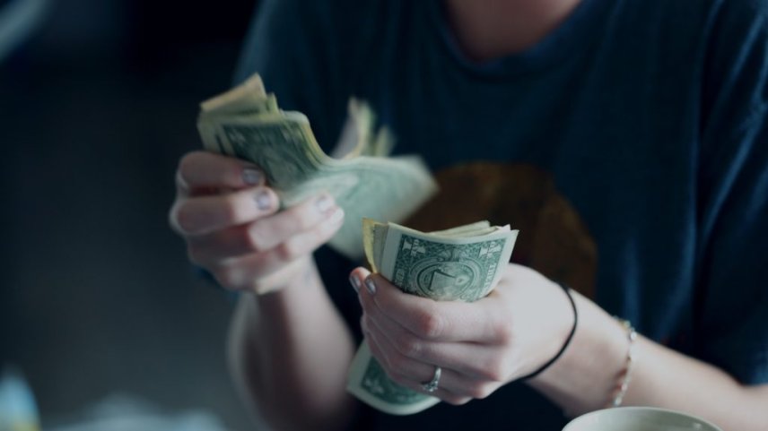 Ce să faci atunci când soția câștigă mai mult decât tine