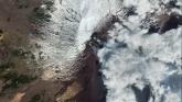 Nava blocată sau vulcanul activ? Imagini din satelit cu o poluare masivă foto-01